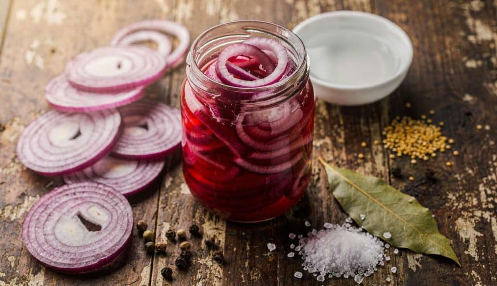 Recette maison de pickles d'oignon rouge