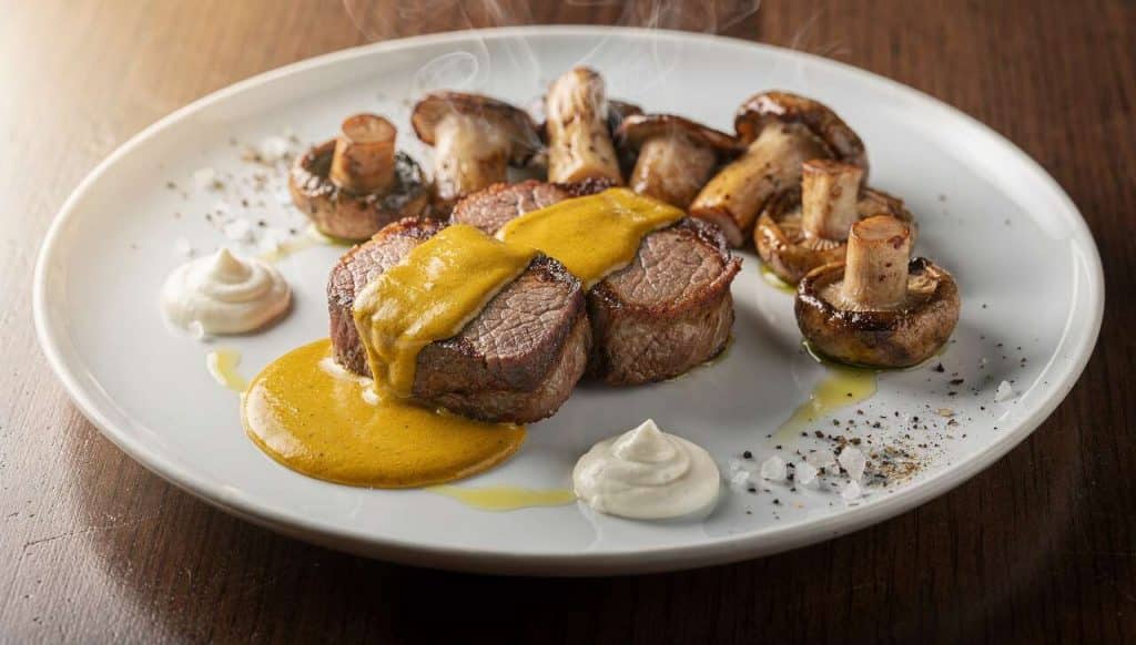 Filet mignon à la moutarde et champignons : recette savoureuse