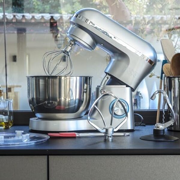 Découvrez notre avis sur le robot pâtissier BAT-1518-N : un appareil puissant et multifonction idéal pour vos préparations culinaires maison