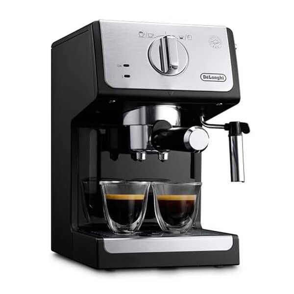 Découvrez notre test complet de la De'Longhi ECP 33.21.BK : une machine expresso compacte qui allie performance et design pour votre café parfait à domicile