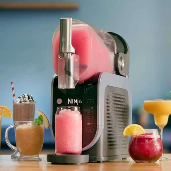 Découvrez notre test complet du ninja SLUSHi, la machine à boissons glacées polyvalente. Avis, caractéristiques et performances de cet appareil pour préparer smoothies et cocktails froids.